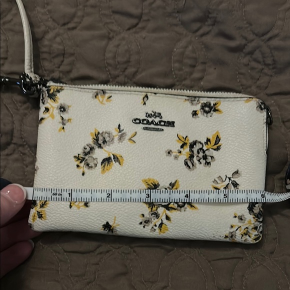 Coach White Floral Wristlet - Picture 4 of 7